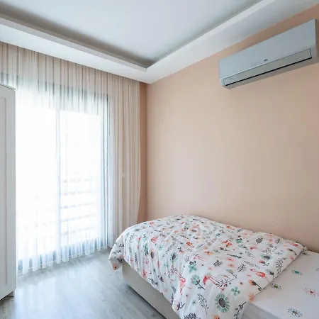 Villa With Large Garden In Izmir, - Awz 109 *